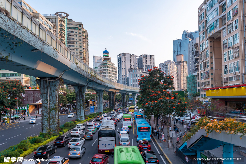 拥堵的城市交通图片