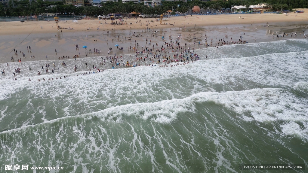 海浪沙滩