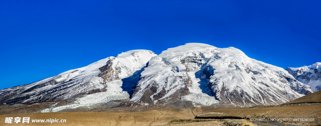 雪山山顶