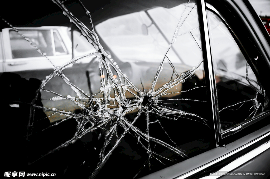 车子玻璃被打碎