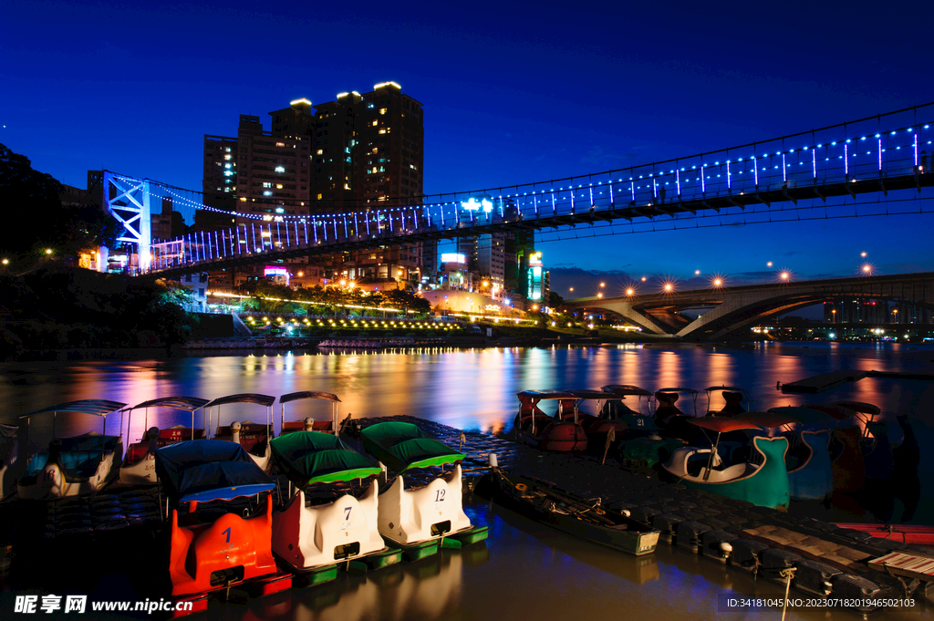 城市桥梁夜景