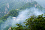 雨后老君山烟雾缭绕