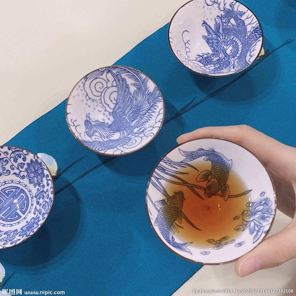 传统青花瓷餐具
