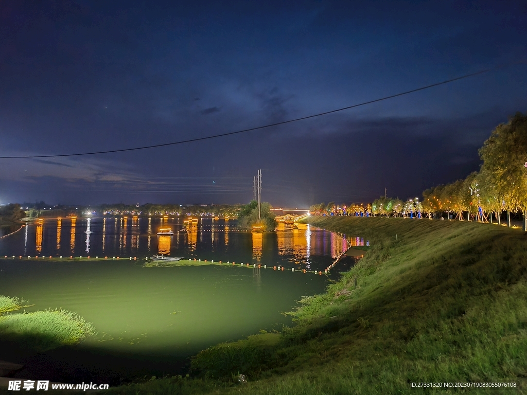 湖光夜景