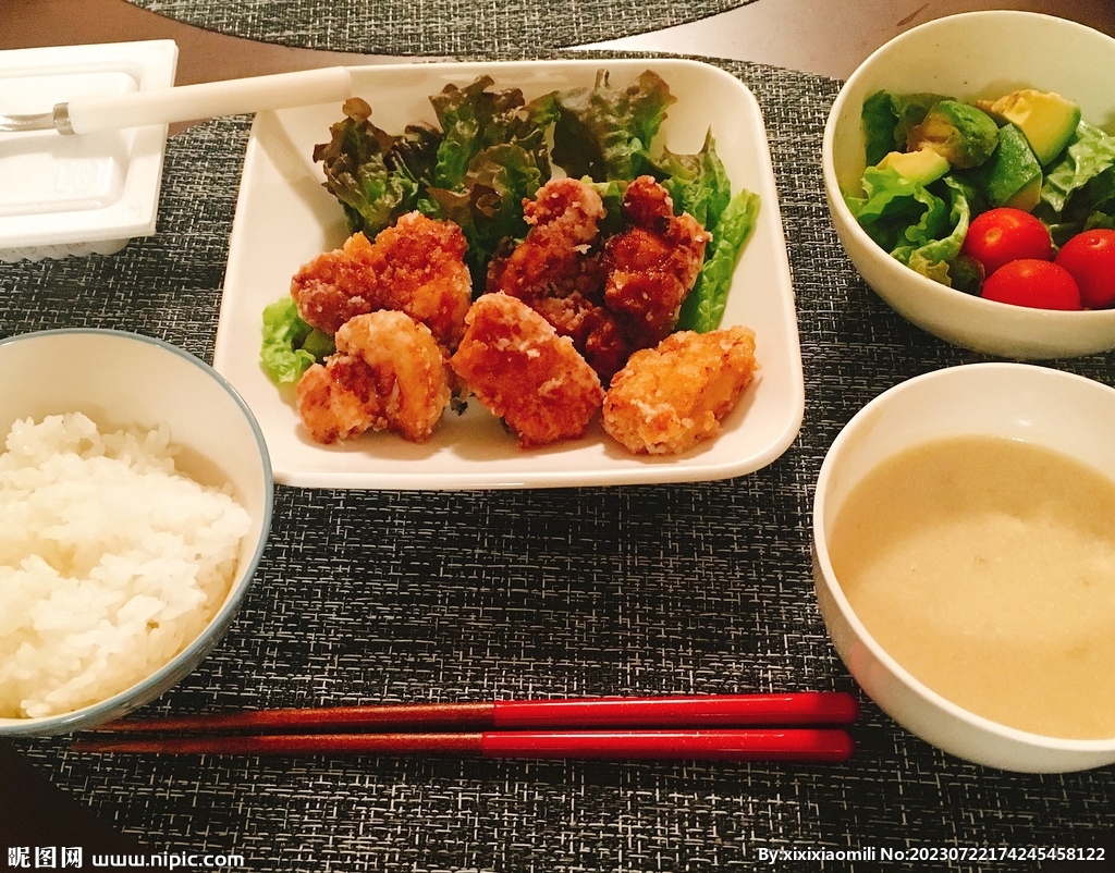 油炸鸡块美食