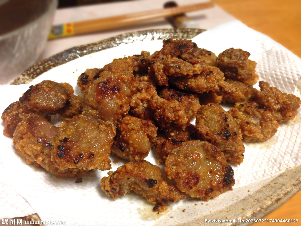 炸鸡块美食