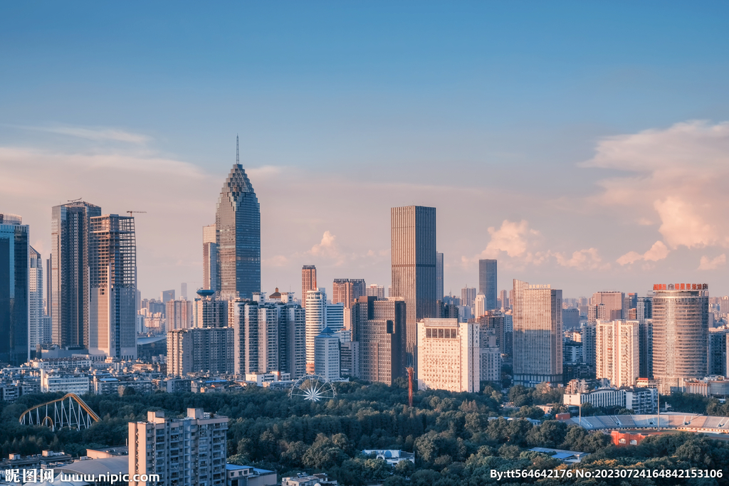 武汉黄昏高楼街景