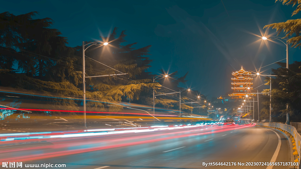 武汉街景车轨夜景