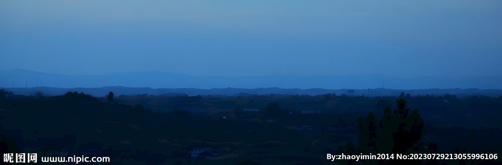 夜晚的群山