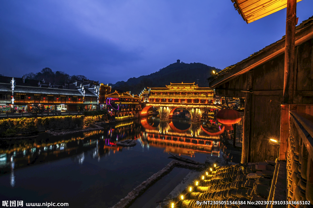 凤凰古镇夜景 
