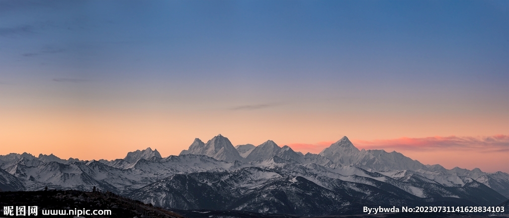 晚霞高山