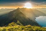 夕阳山峰
