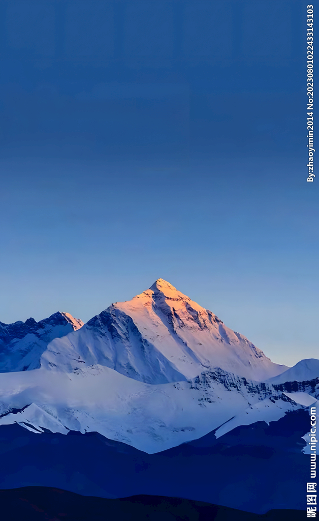 积雪的山峰