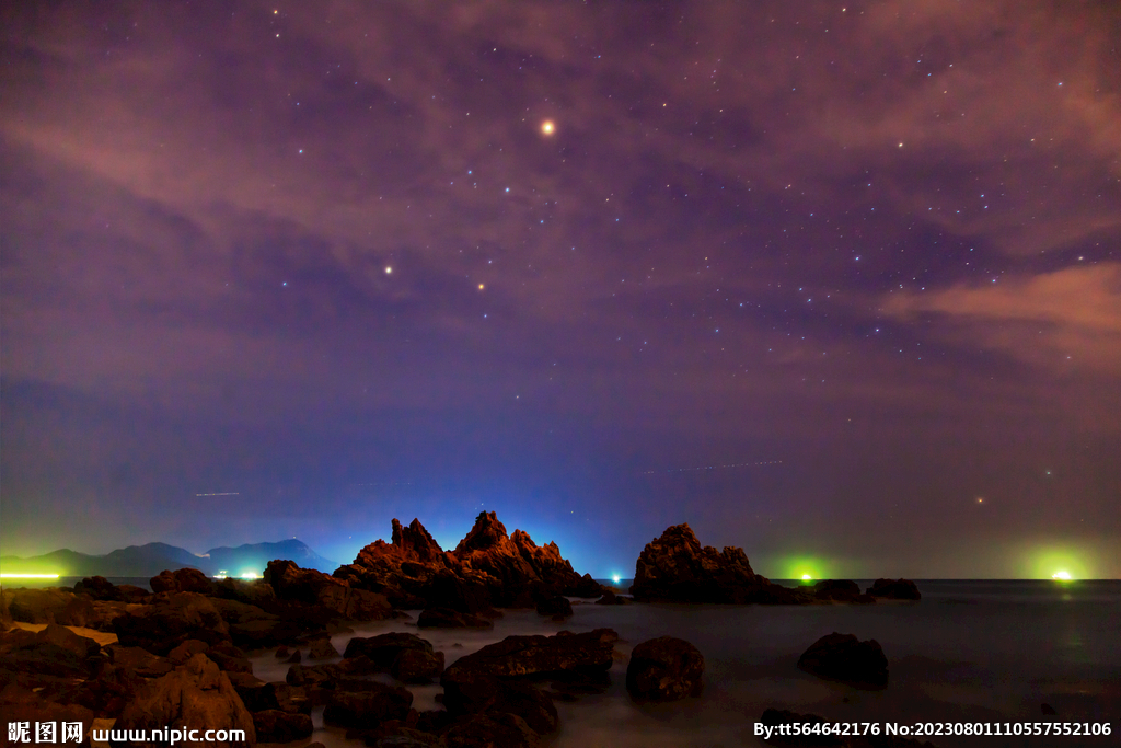 浅滩岩石星空