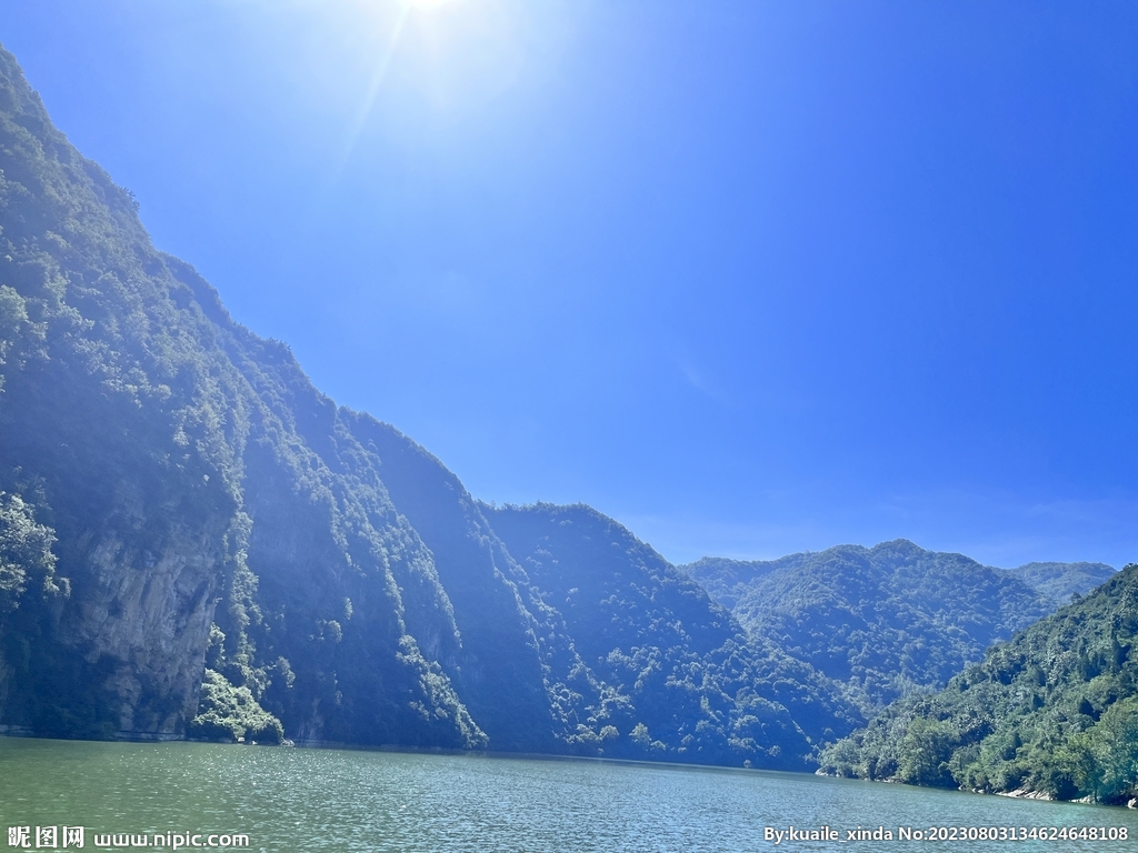 蓝天青山   