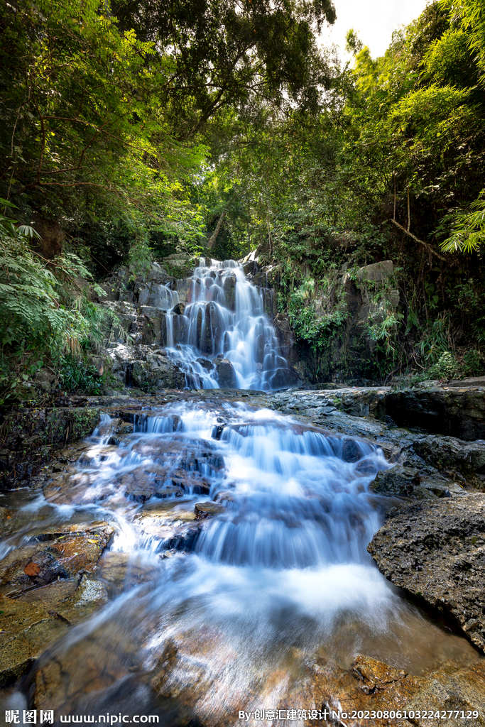 山林溪流