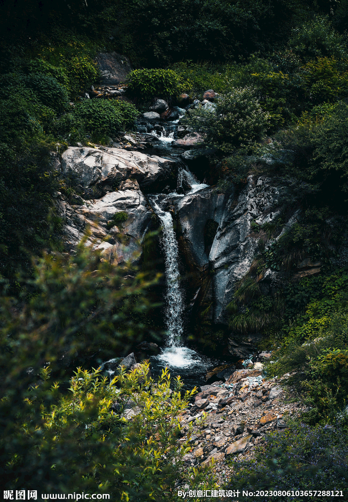 山林溪流