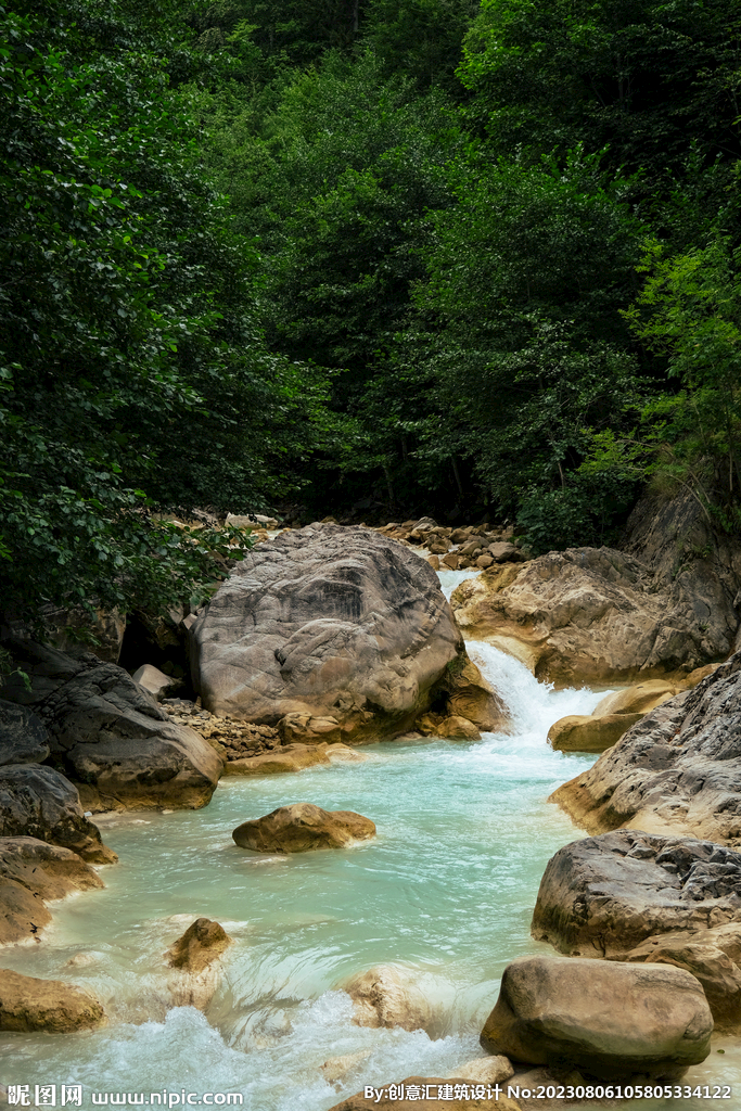 山谷溪流