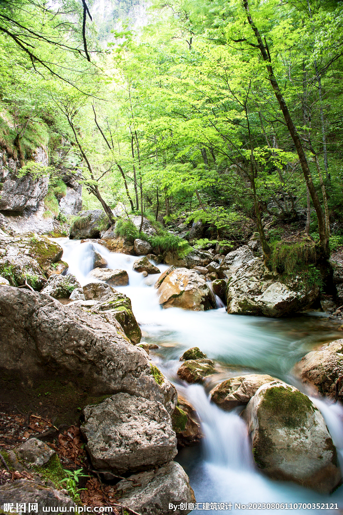 山谷溪流