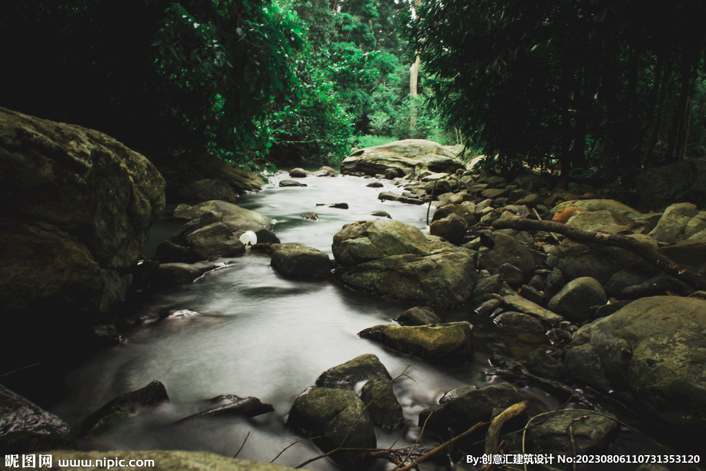 山谷溪流
