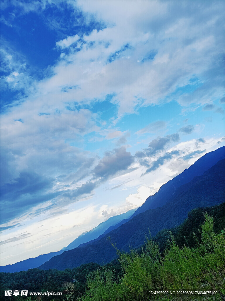 蓝天白云
