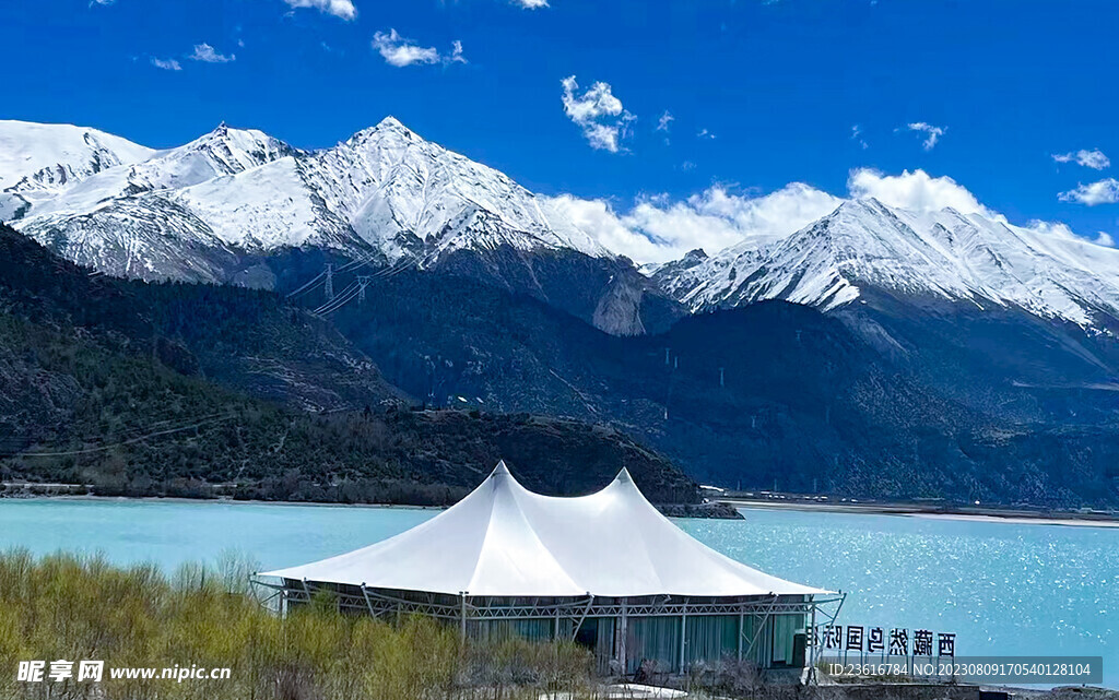 雪山风景图