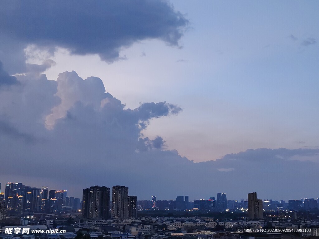 成都傍晚的天空