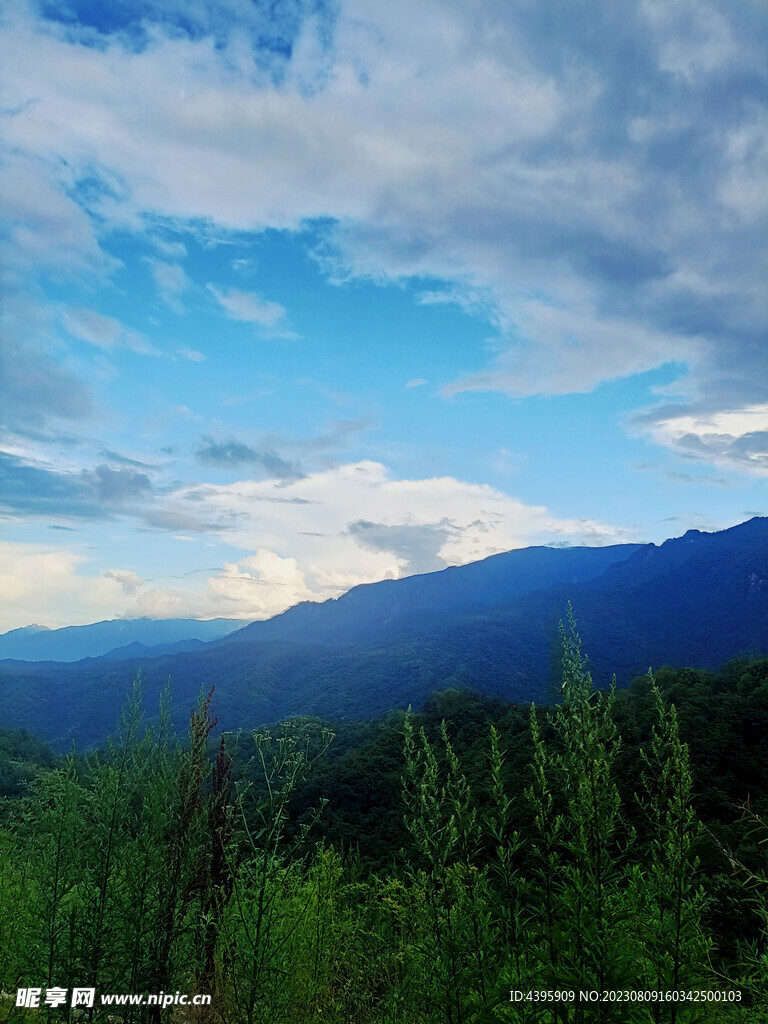 蓝天白云