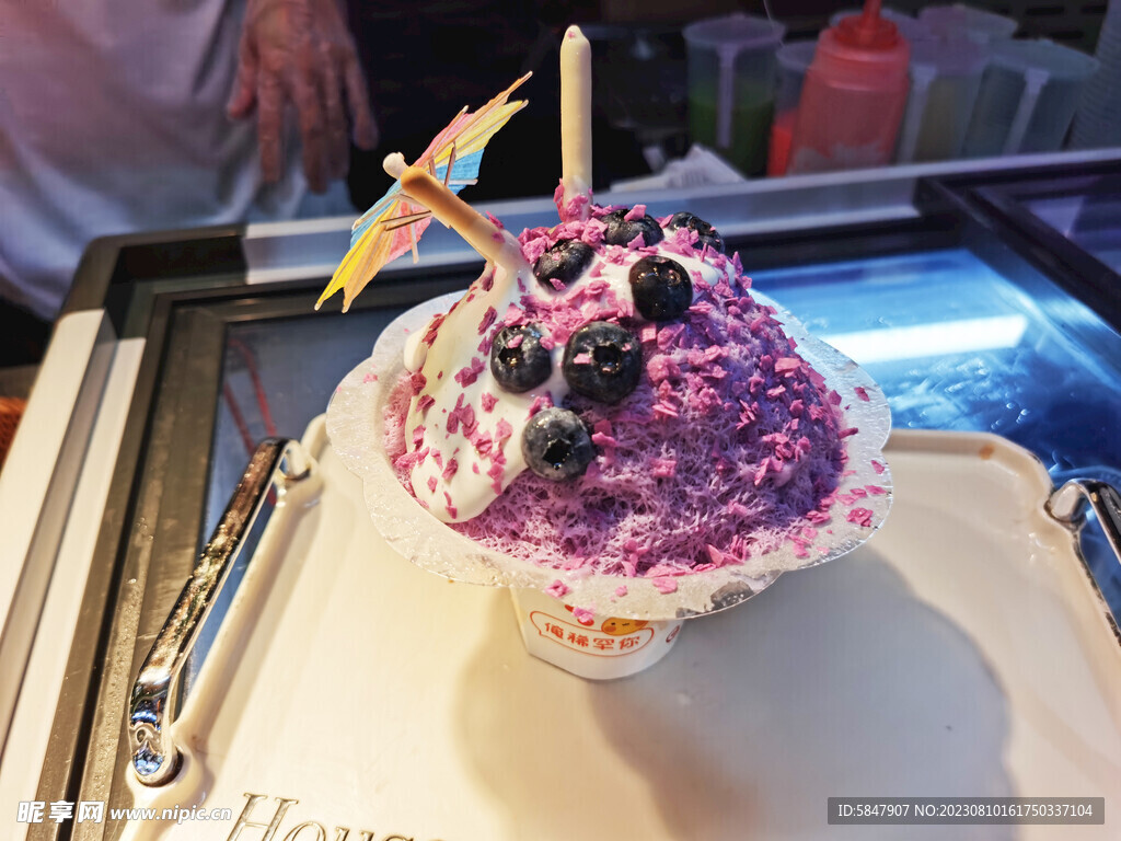 蓝莓牛奶绵绵冰怎么做_蓝莓牛奶绵绵冰的做法_草莓奶昔冰_豆果美食