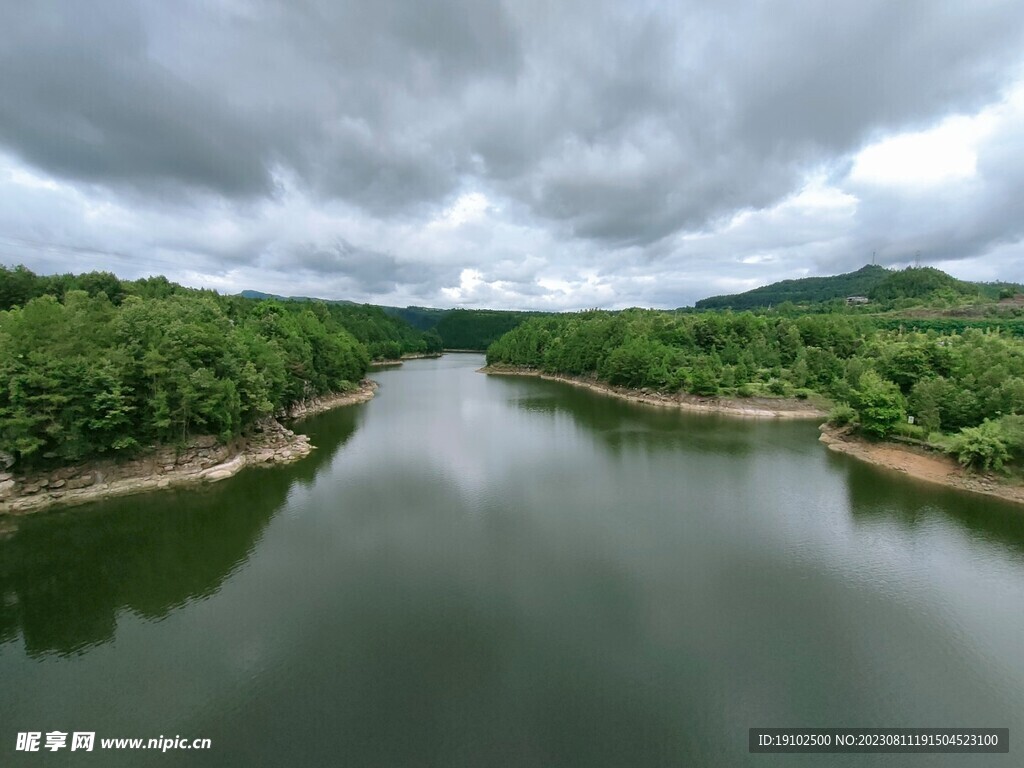 青山绿水白云