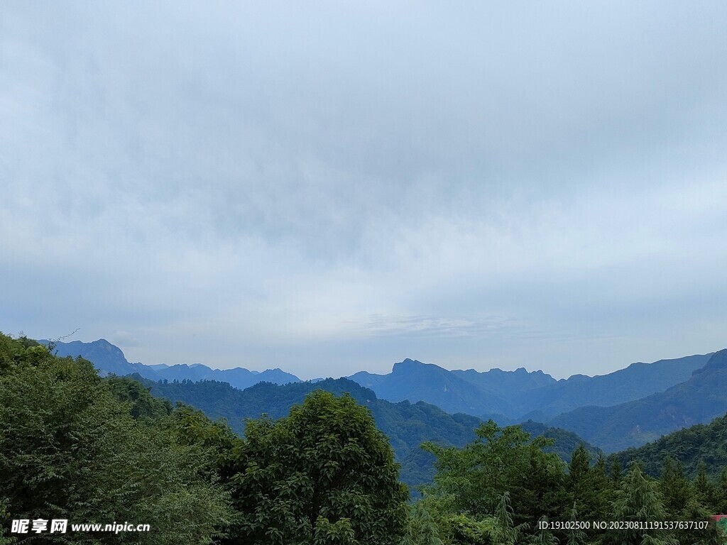 清晨的山峰