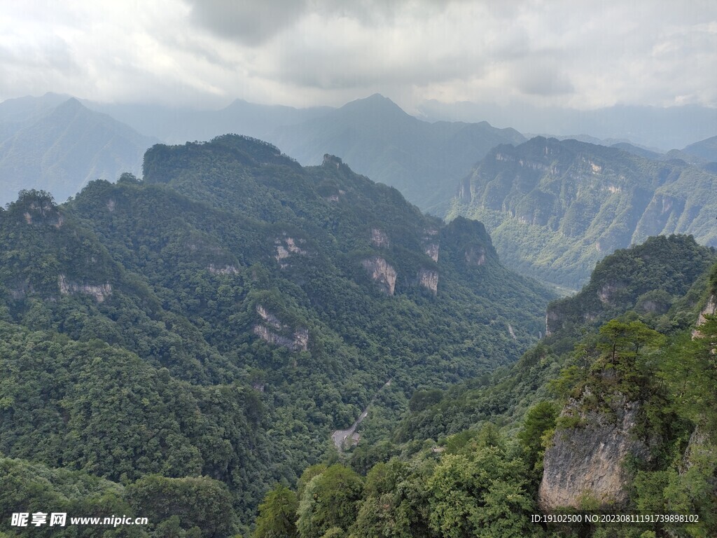 山峰山顶图片