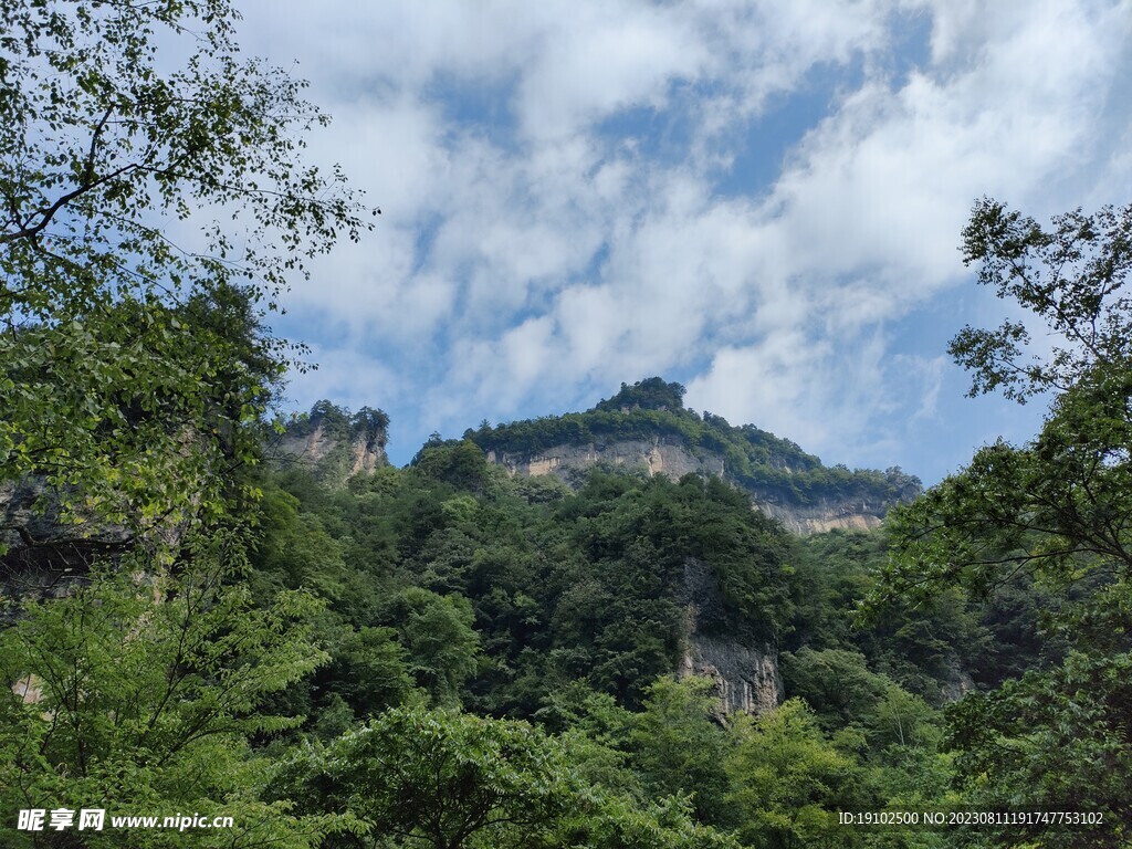 山峰风景图片