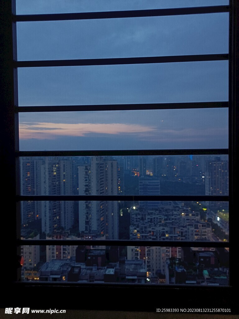 夜幕下的城市