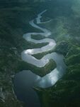 蛇形蜿蜒河谷山河图