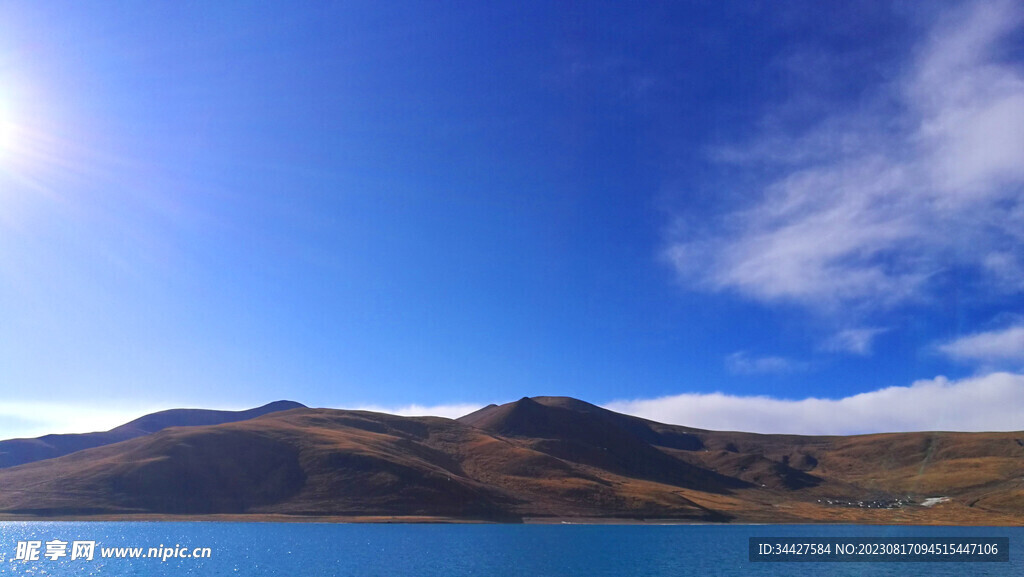 山脉湖景