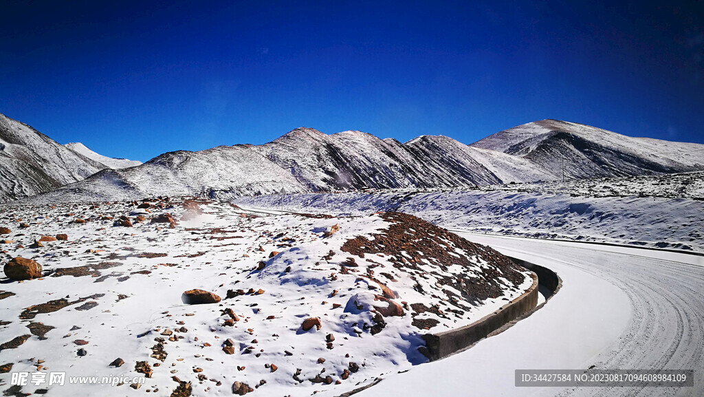 雪山和山路