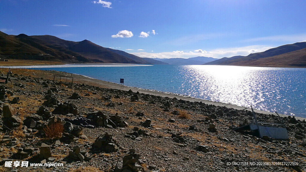 山脉和湖