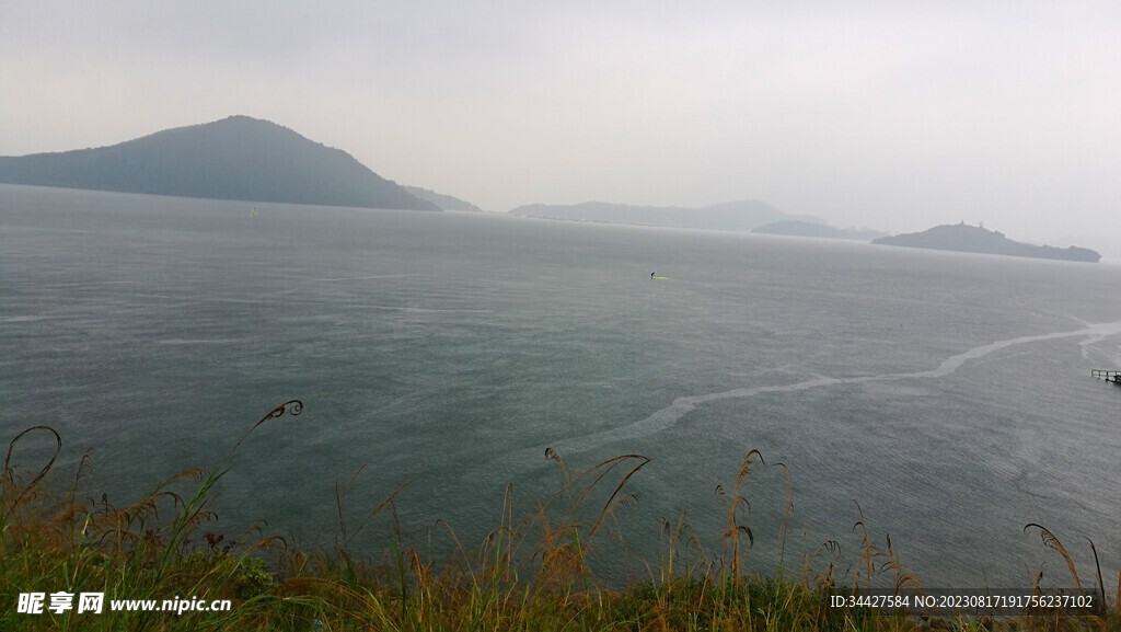 海景和帆船