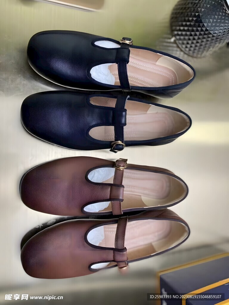 女式皮鞋