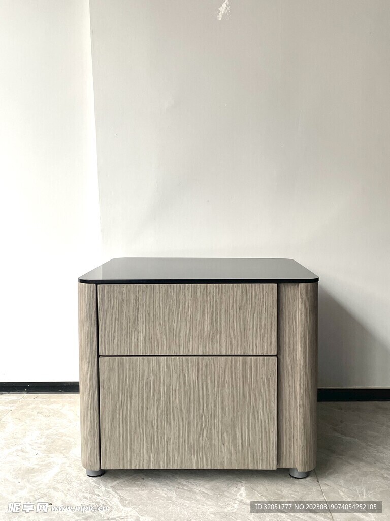 床头柜