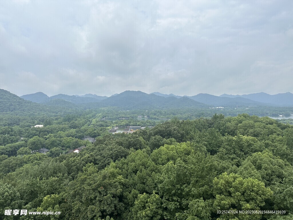 远眺西湖自然风景