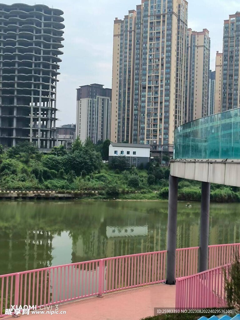 湖畔的城市