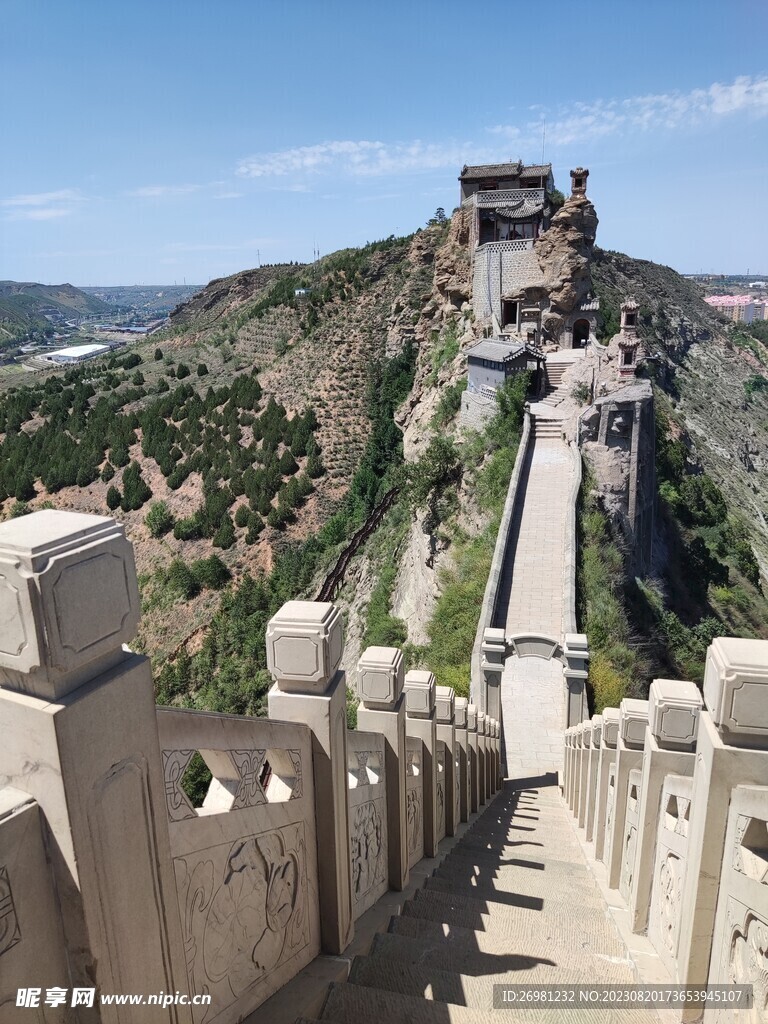 山顶石道