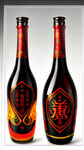 彝族高端白酒标签，黑红黄为主色调，精美华贵，加上汉字商标火连天，精细刻画，玻璃瓶