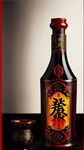 彝族白酒标签，黑红黄为主色调，精美华贵，加上汉字商标火连天，精细刻画，玻璃瓶