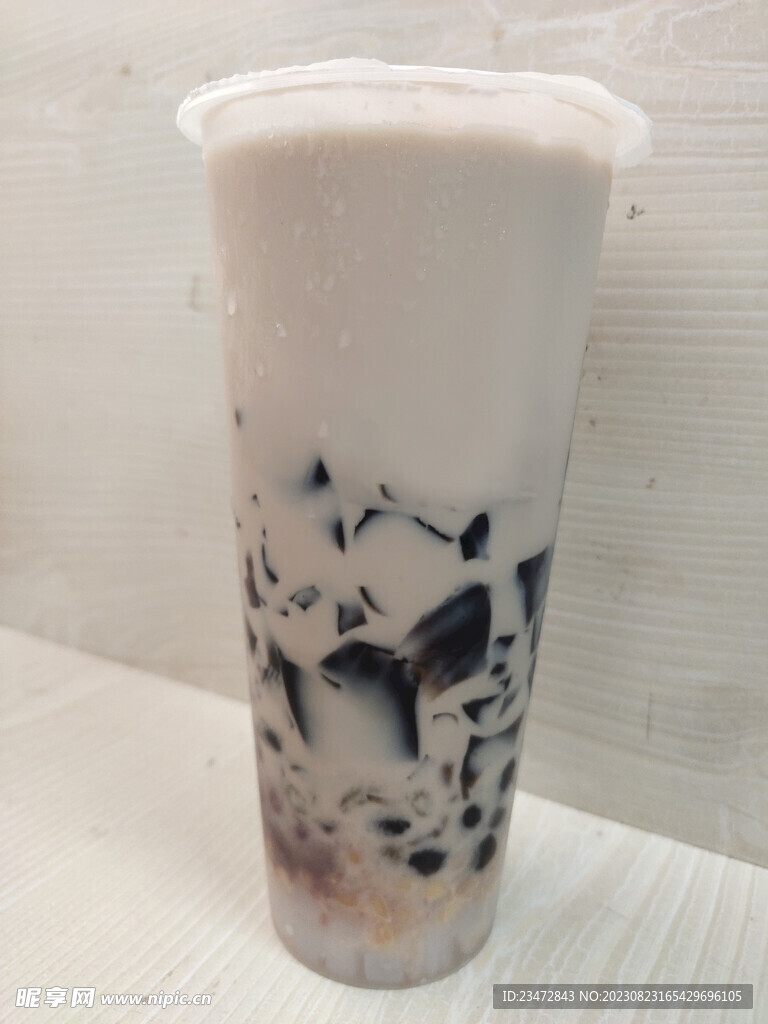  一杯烧仙草奶茶