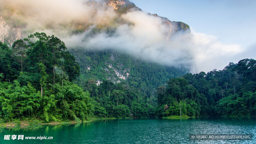 湖泊大山