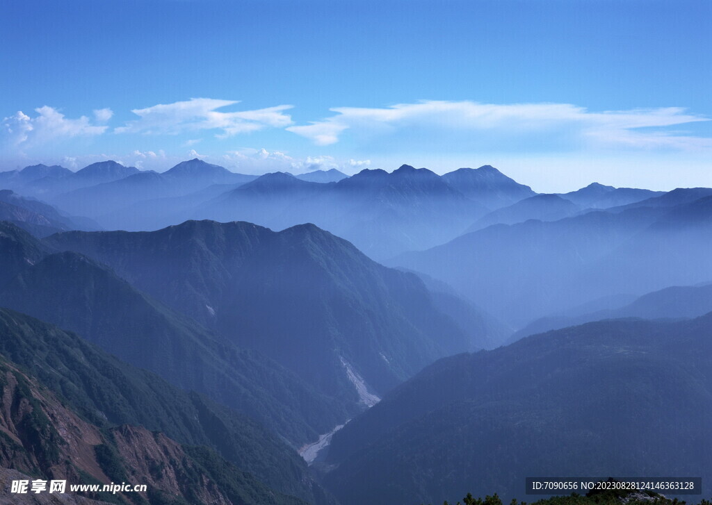 连绵的山峰  