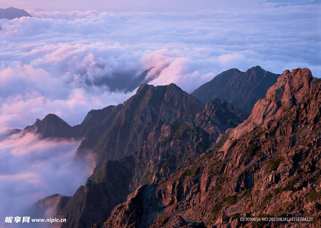 连绵的山峰  